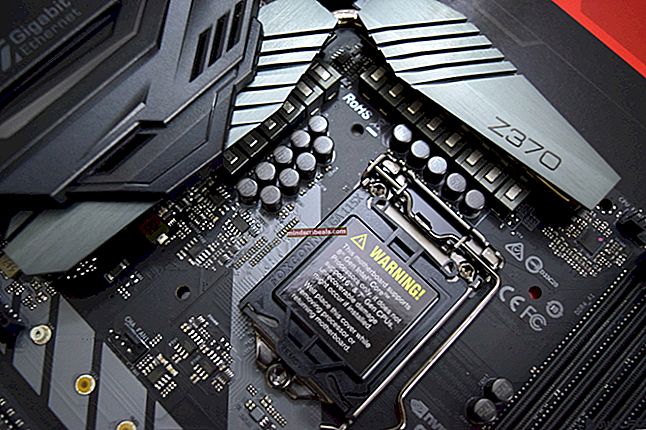 Kokio tipo pagrindinė plokštė yra suderinama su „Intel Core i7 8700K“ ir „7700K“?
